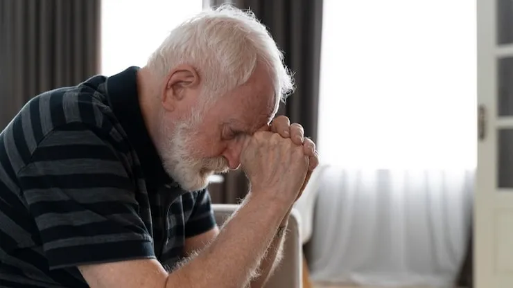 Man in pain representing cognitive strain and stress